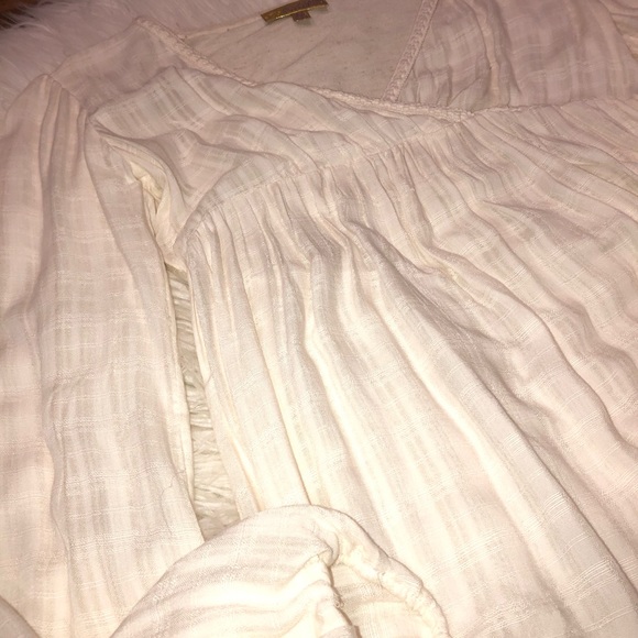 SOLd :Vera Wang Blouse (Juniors) - Picture 2 of 4